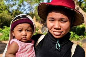 Over wereldculturen: lokale bevolking Ankor Wat, Cambodja